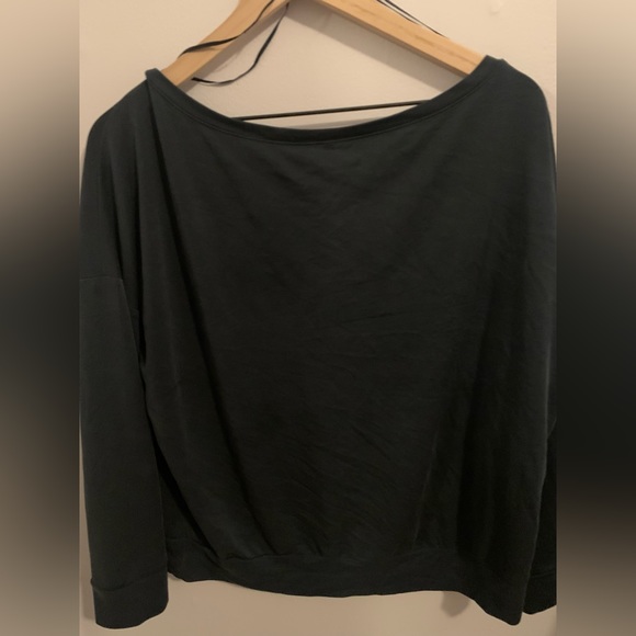 Fabletics pullover in deep navy (pictures black) - Picture 2 of 3